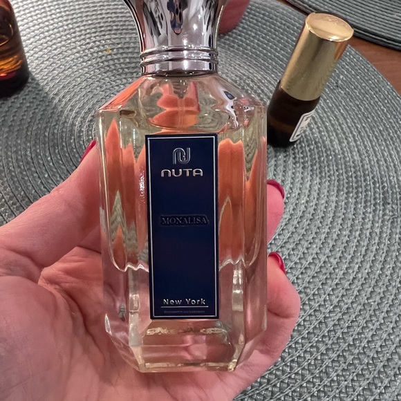 Arab fragrances 4 bottles - Montmartre and Asser Perfume Set - Picture 11 of 15